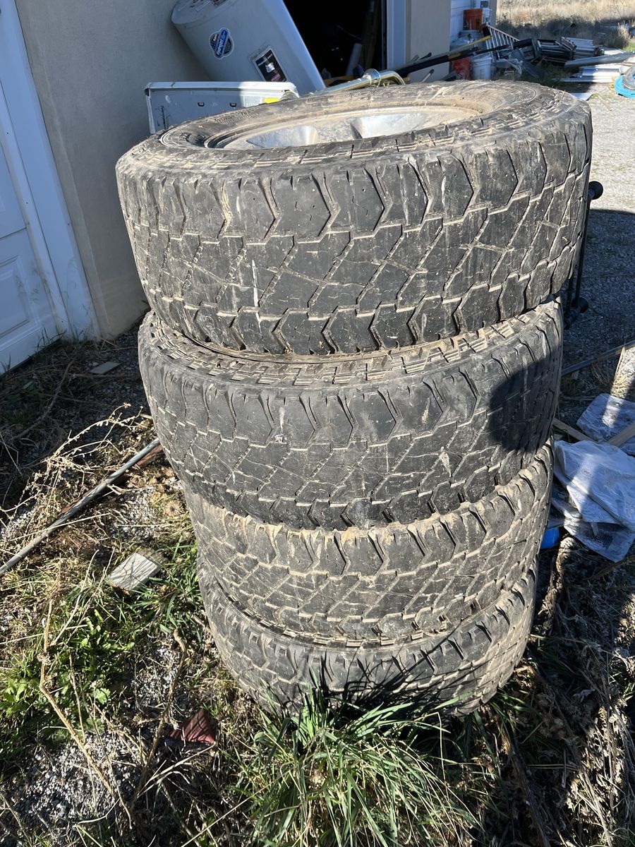 Cooper Discoverer stt Pro Off Road Tires