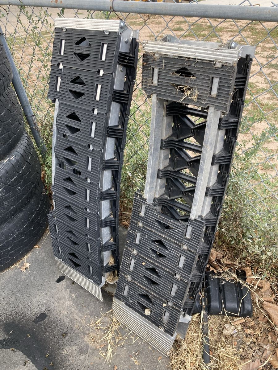 Cargo smart aluminum hybrid folding ramps