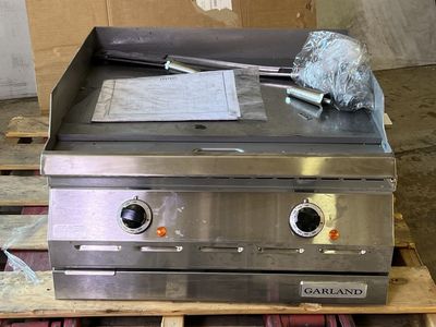 GARLAND Electric Commercial Range Sz 24"W x 24"L x 14"H, ED-24G (New w/ Damage, One Leg Missing)
