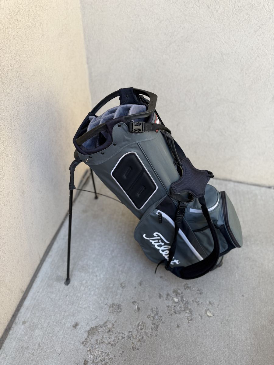 Titleist 14-Way Carry Golf Bag – Great Condition