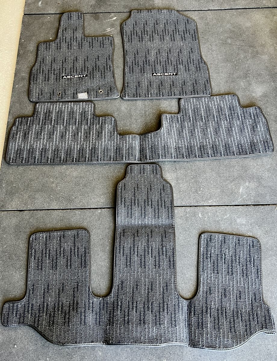 Subaru Ascent  Floor Mats - 6-Piece Set, Gray/Black