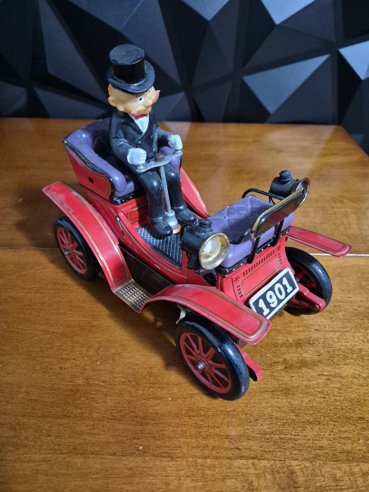 "Shaking Antique Car" produced in Japan during the 1950s or 1960s. Good Condition!