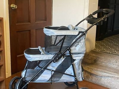 Double Pet Stroller, Lightweight and Foldable with Mesh Windows Excellent Condition