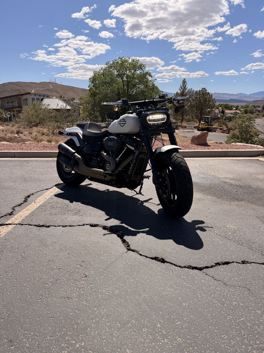 2018 Harley-Davidson Fat Bob 114, Denim White, Vance & Hines Exhaust, 3,705 Miles