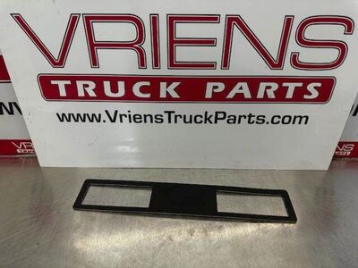 Kenworth Ebony Panel Louver, Part # S64-1086-8