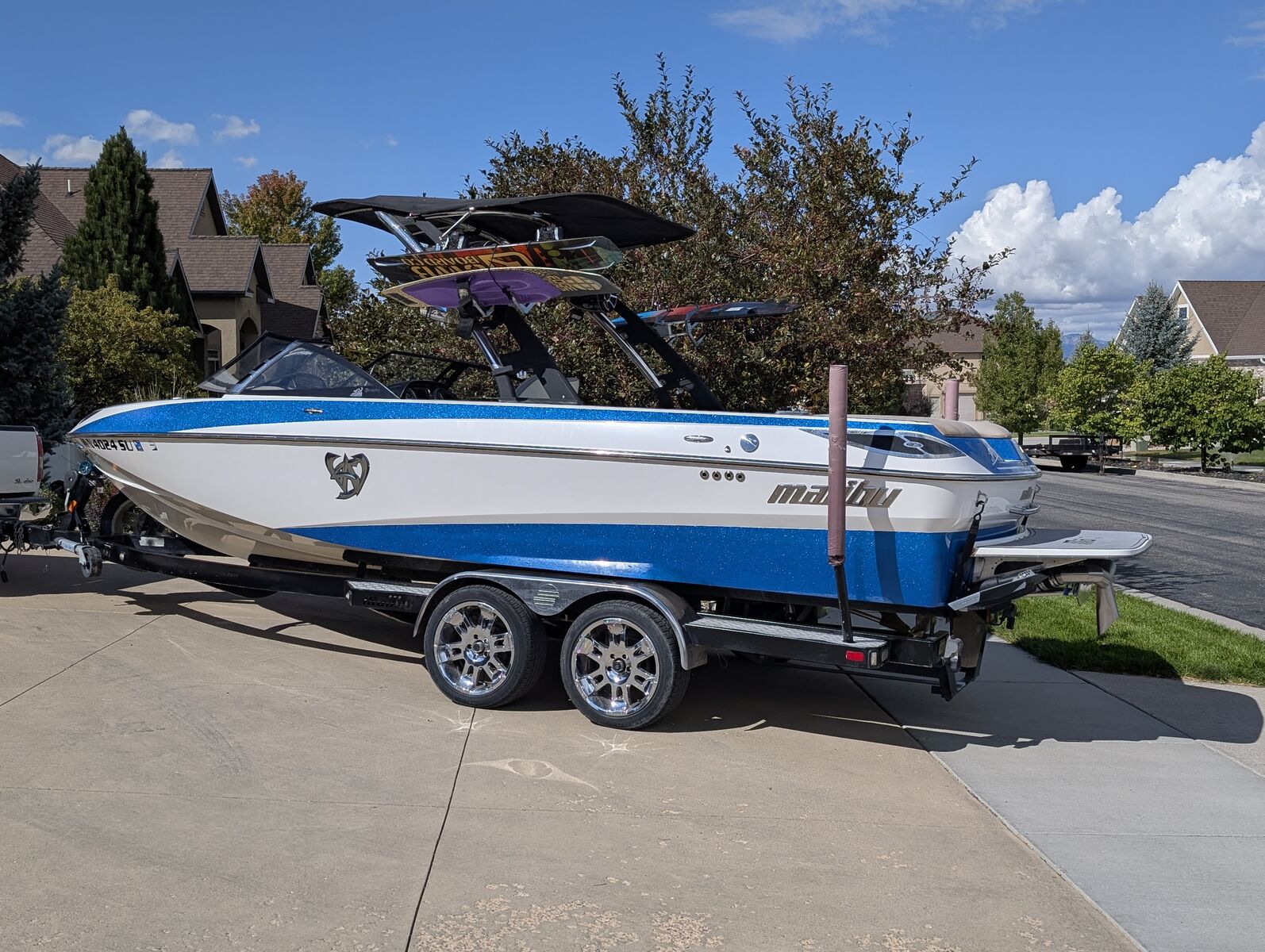 2010 Malibu Boat Wakesetter 23 LSV - Surf - Wakeboard - slalom - tube - FUN!