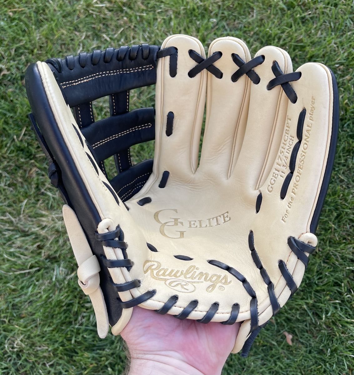New Rawlings Gold Glove Elite 11.75 in. Youth Baseball Glove