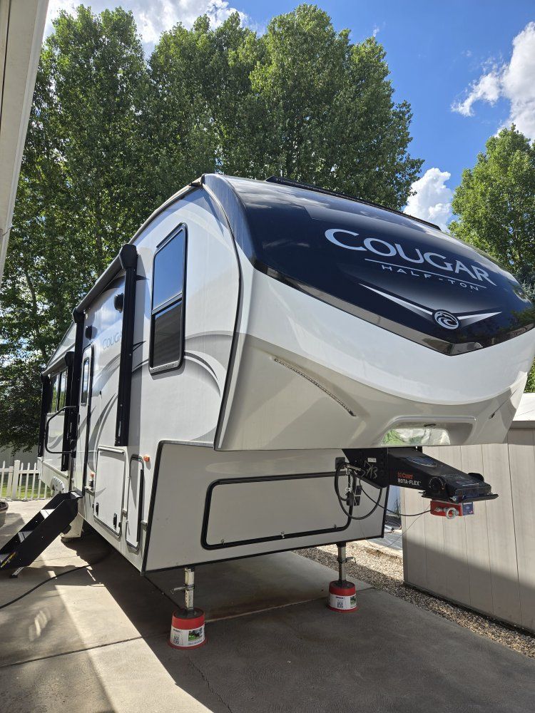 2022 Keystone Cougar  29MBS, 3 Slide Outs, Sleeps 9. Well optioned.