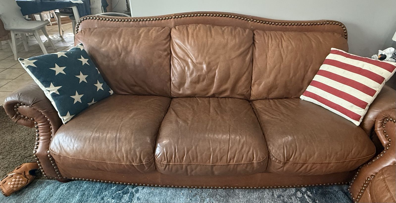 MATCHING LEATHER LIVING ROOM 5 PIECE SET