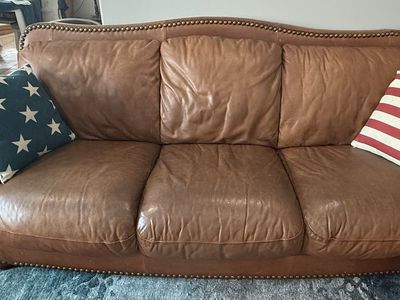 MATCHING LEATHER LIVING ROOM 5 PIECE SET