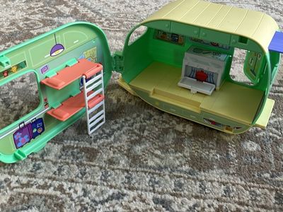 Peppa Pig Camper Van Doll Playset Green Yellow Plastic TV Caravan