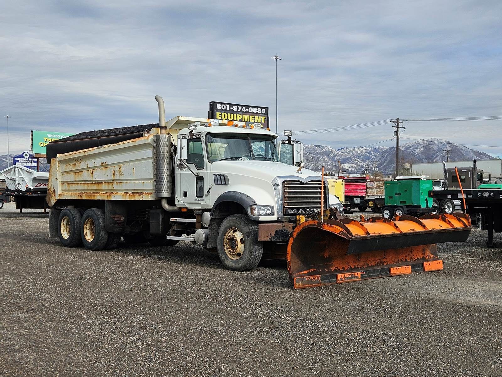 2010 Mack Granite GU713 Plow / Spreader Truck