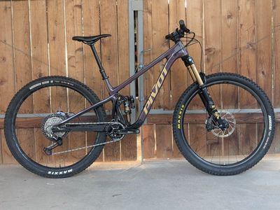 29" Pivot Trailcat LT (Medium) - Fox Factory, Shimano XT/XTR, Mavens, Forge+Bond Carbon Wheel