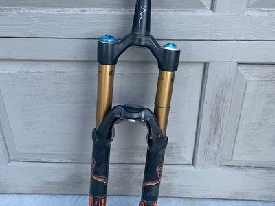 Various forks (Fox, Rock Shox, DVO, Trust, Lefty)
