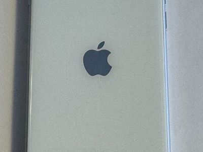 Apple iPhone SE 2nd Generation 2020 White 128GB Unlocked Model A2275
