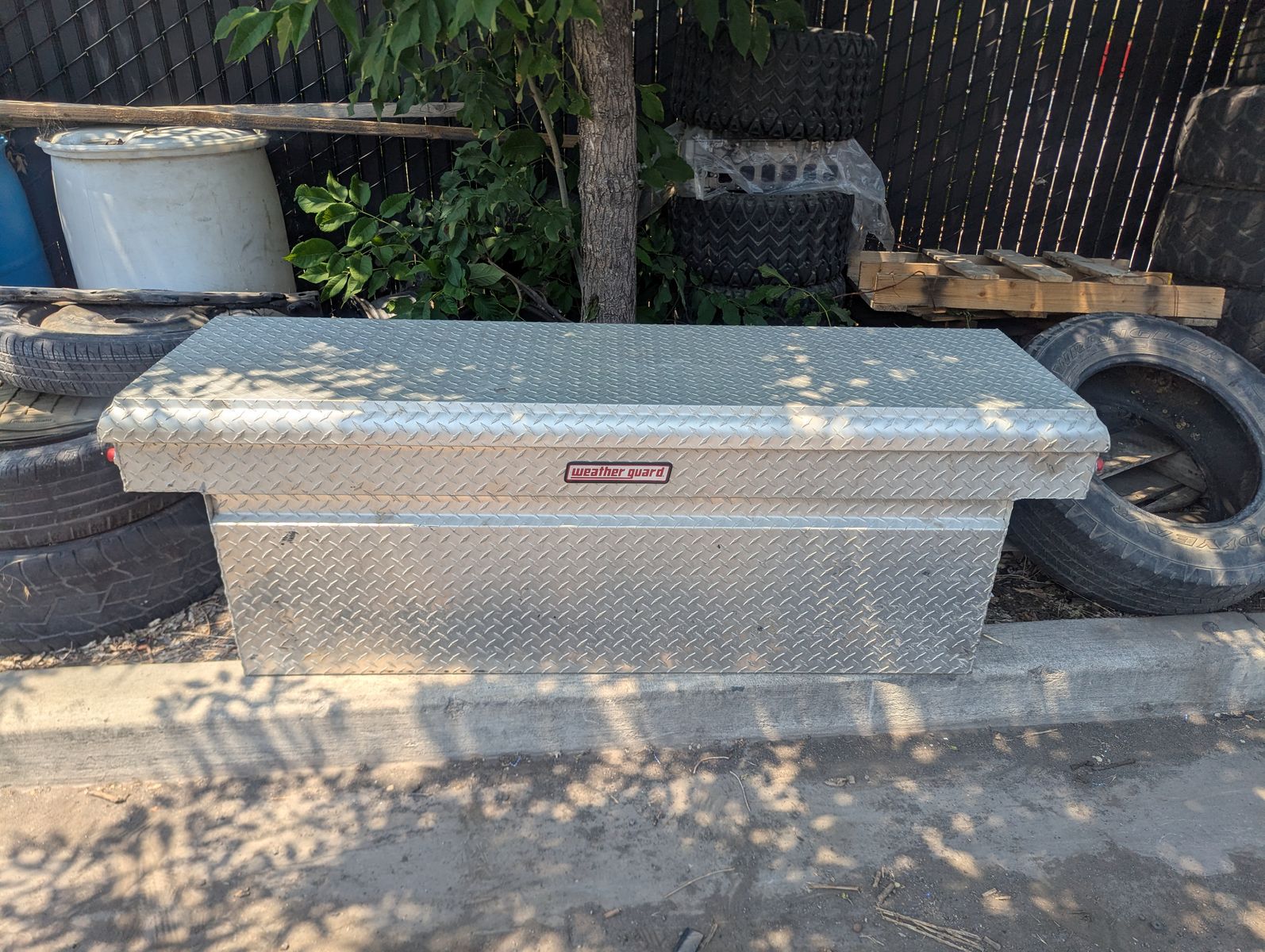 WEATHER GUARD ALUMINUM TRUCK TOOL BOX