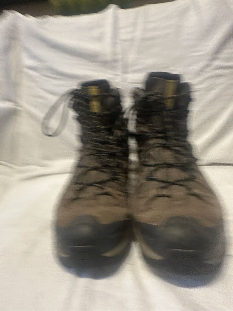 Salomon men’s size 13 Gore-Tex mid hiking boots