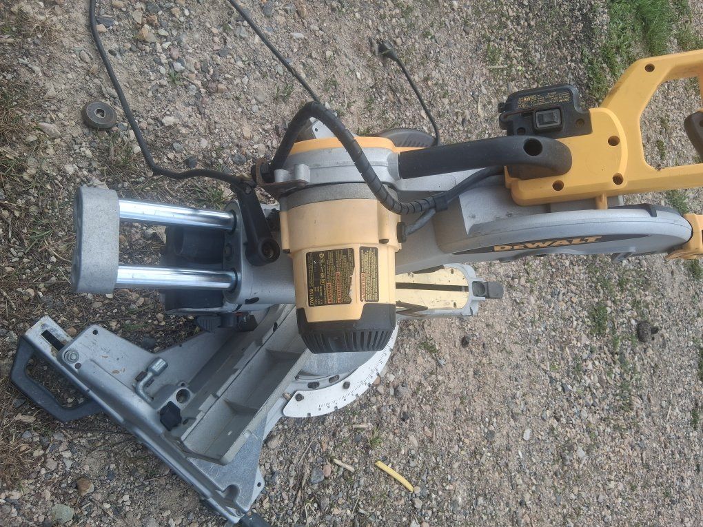 old dealt compound miter saw