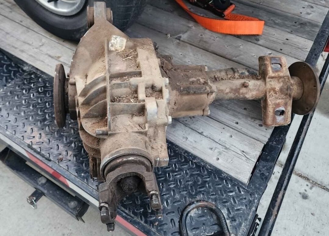 GM 9.25-inch IFS differential plus axles.
