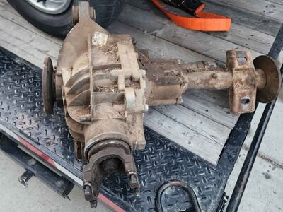 GM 9.25-inch IFS differential plus axles.