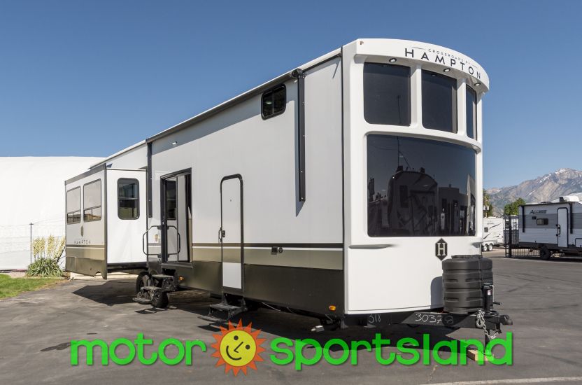 2025 Keystone Hampton 375DBL Rear Living Room U-Shaped Dinette