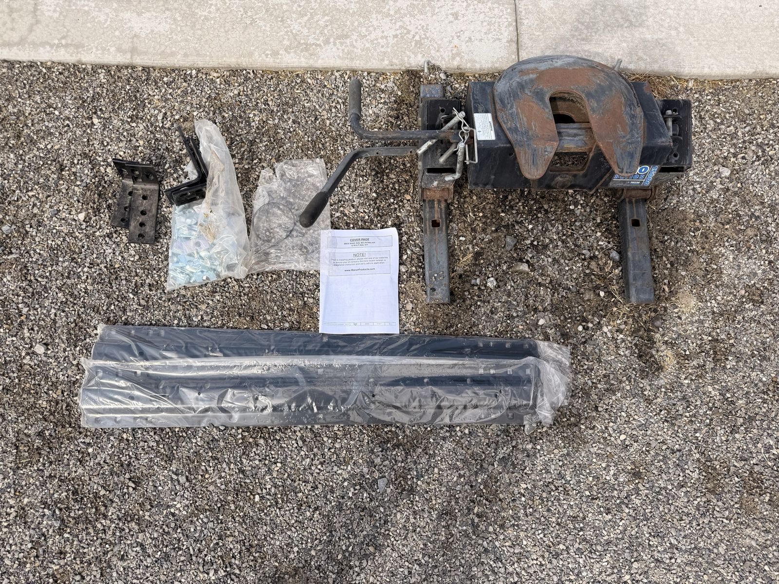 Reese Pro Series 15K Fifth Wheel Hitch + New Rail/Install Kit — $250 OBO
