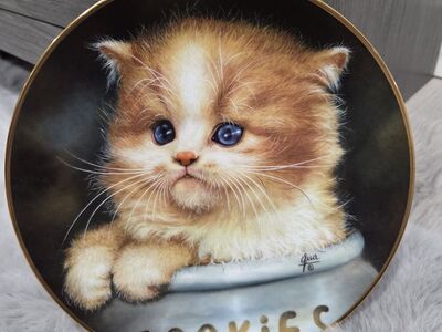 Hamilton Collection "Ginger Snap" decorative plate