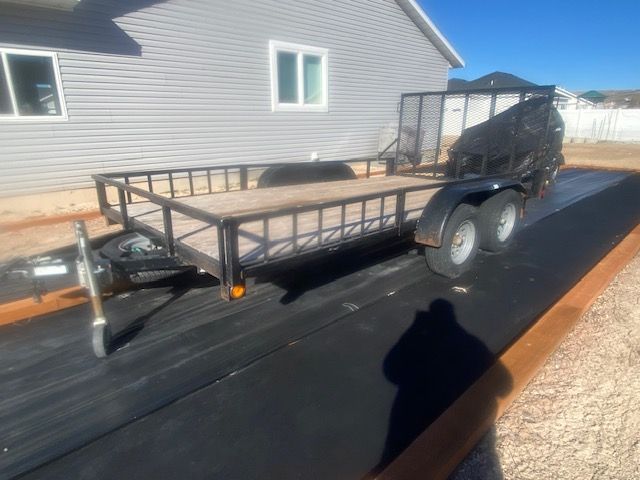 Tandem axel utility trailer: