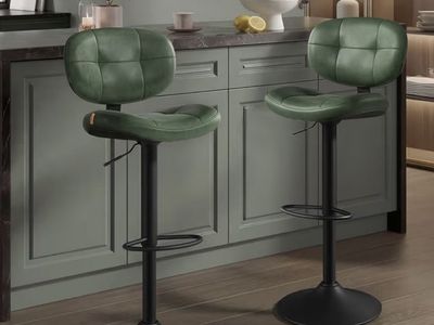 Adaptable height barstools 24"-31".. new in box!!