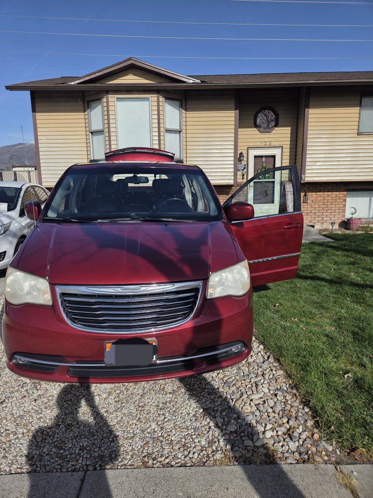 2014 CHRYSLER TOWN AND COUNTRY Touring