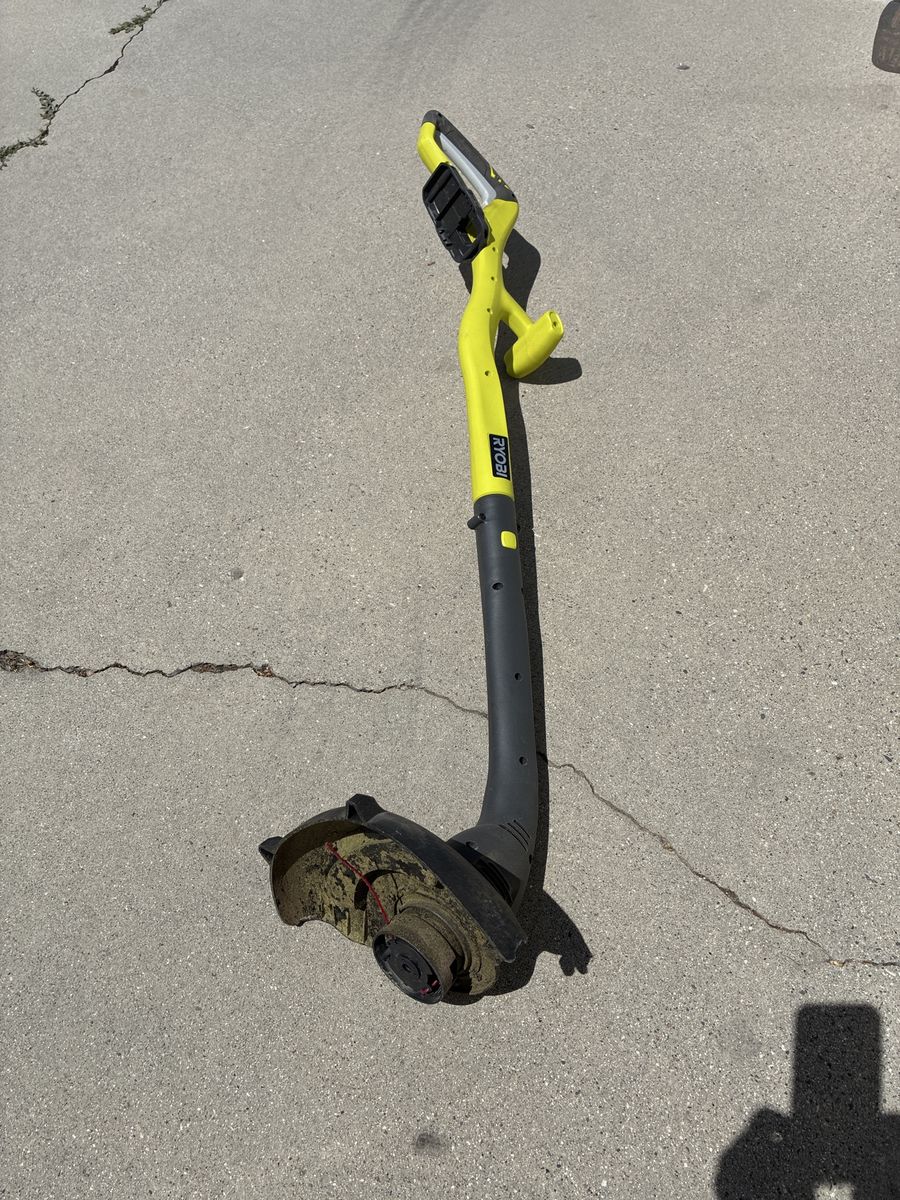 Cordless battery string trimmer edge