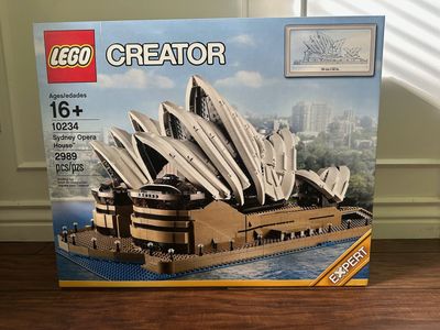 BRAND NEW and FACTORY SEALED LEGO CREATOR SET 10234 SYDNEY OPERA HOUSE