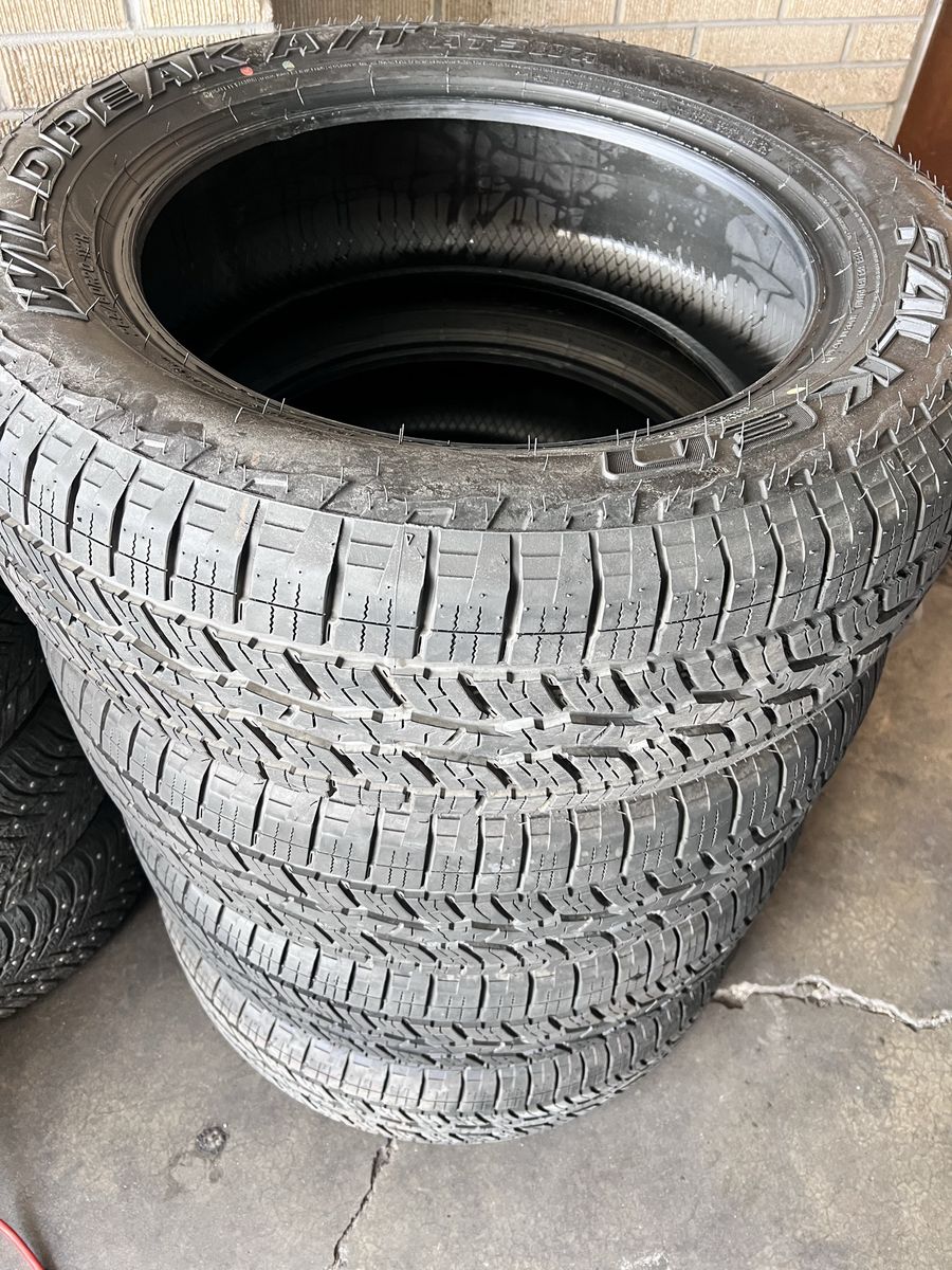 265-60-20 Falken Wildleak AT3 Like New!