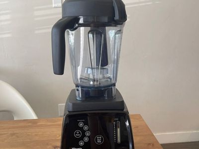 Vitamix 780 Blender - Touchscreen, 64 oz, 2.2 HP