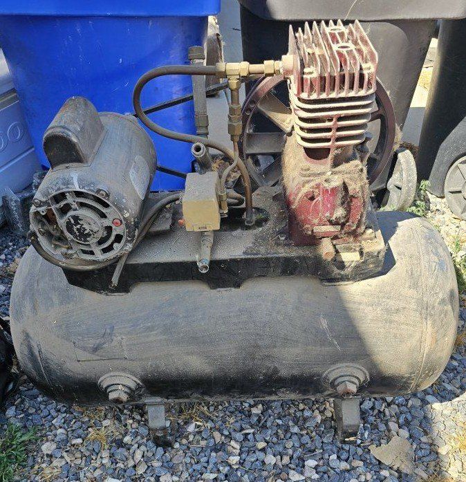 Heavy-Duty Industrial Air Compressor - Vintage Model, Used Condition (Project)
