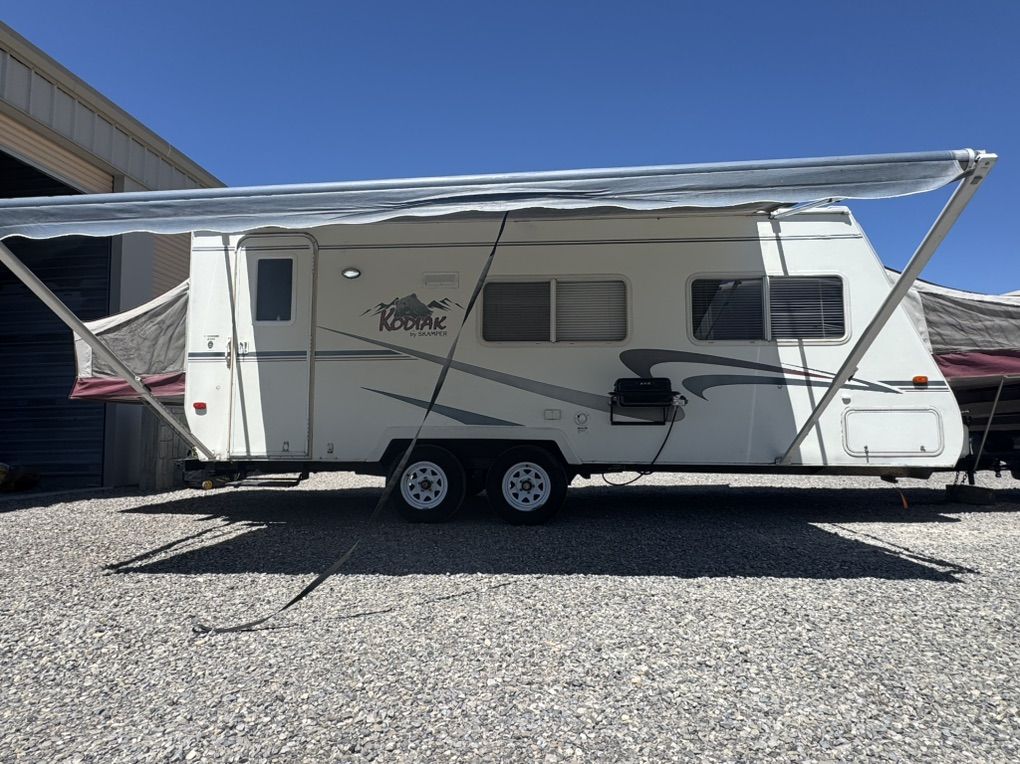 Clean Dutchman Kodiak Slide Sleeps 9-10