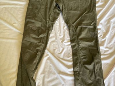 Sherpa Adventure Gear Pants sz 34 New without tags