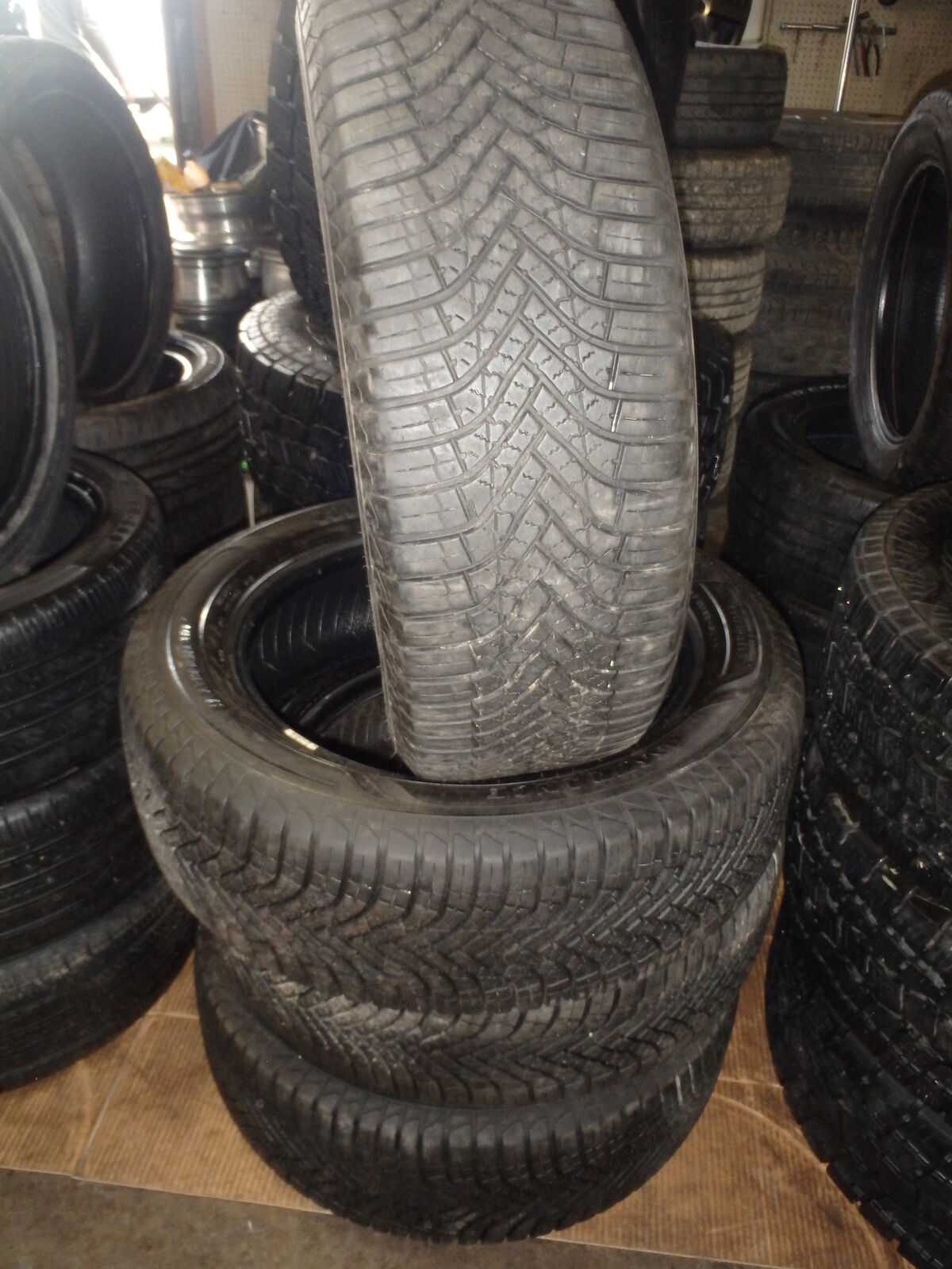 225/60R18  GOODYEAR ASSURANCE WEATHER READY 2 SET OF USED TIRES