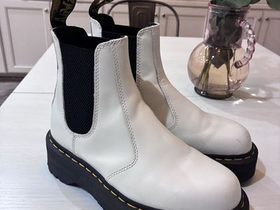 Dr marten women platform