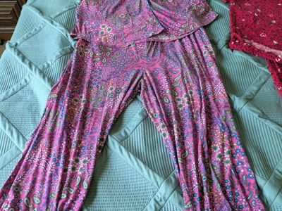 2 Women's Short Sleeve Pajama Sets W/POCKETS Size XL (16-18)