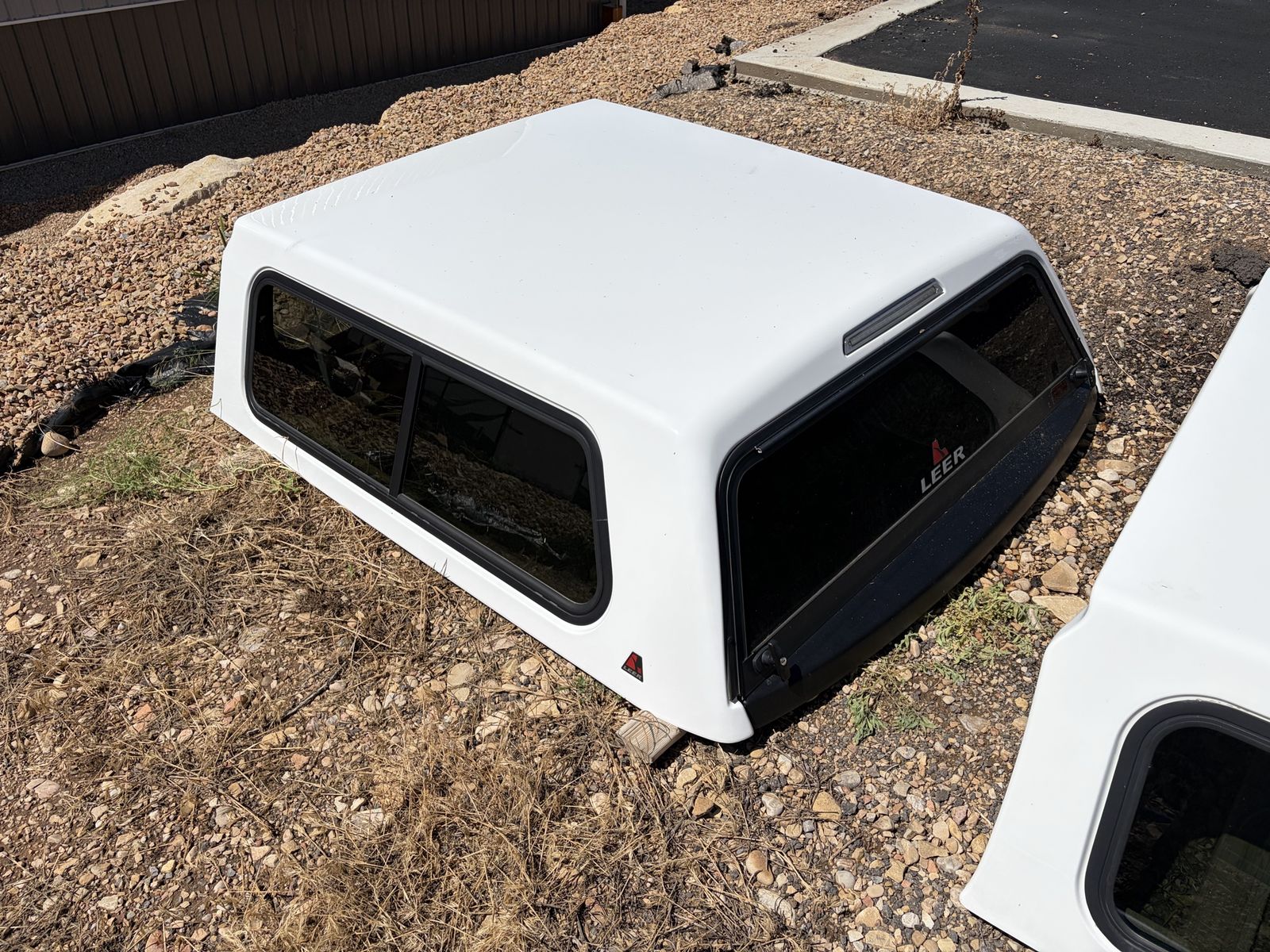 Leer truck shell/camper top, white