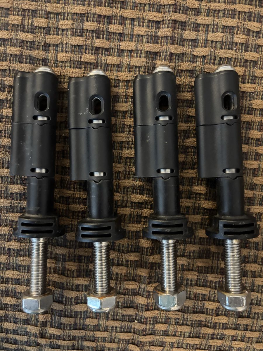 Maxtrax recovery board - traction board mounting pins