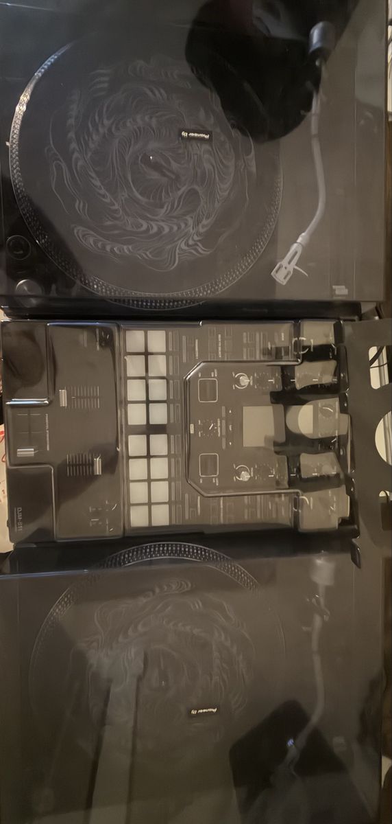Pioneer DJ DJM-S11 Mixer & PLX-1000 Turntables Setup