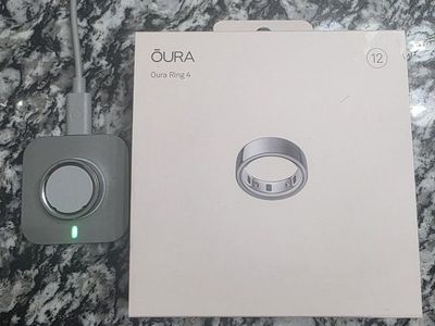 Oura Ring 4 Smart Sleep & Activity Tracker Silver - Size 12 with Charger
