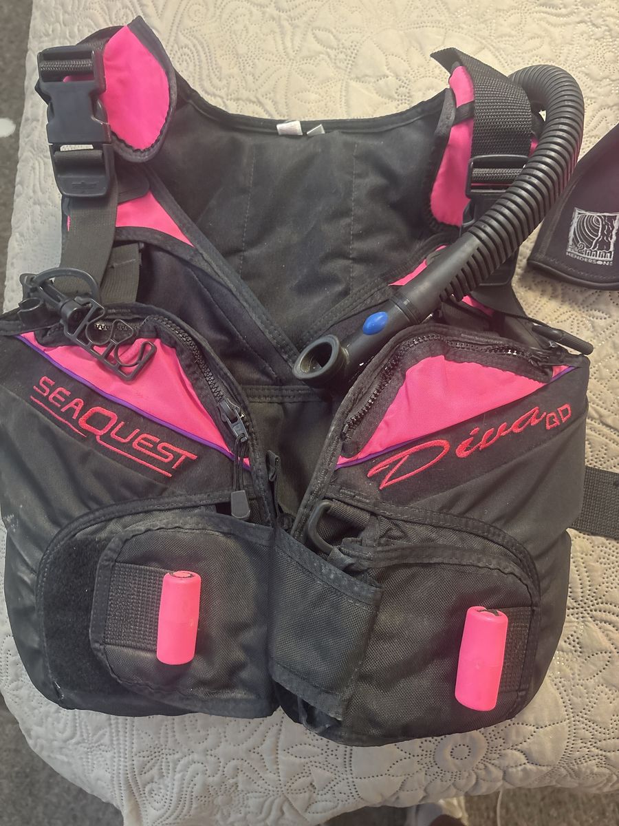 Sea Quest BC & Henderson USA Wet Suit