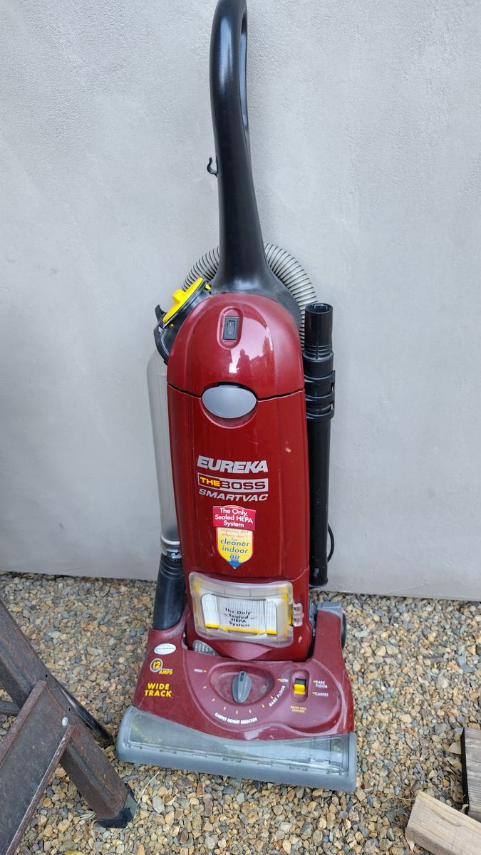 Eureka The Boss SmartVac Upright Vacuum with Sealed HEPA System including hose and extension