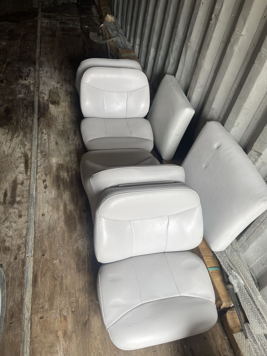 Lay down boat seats