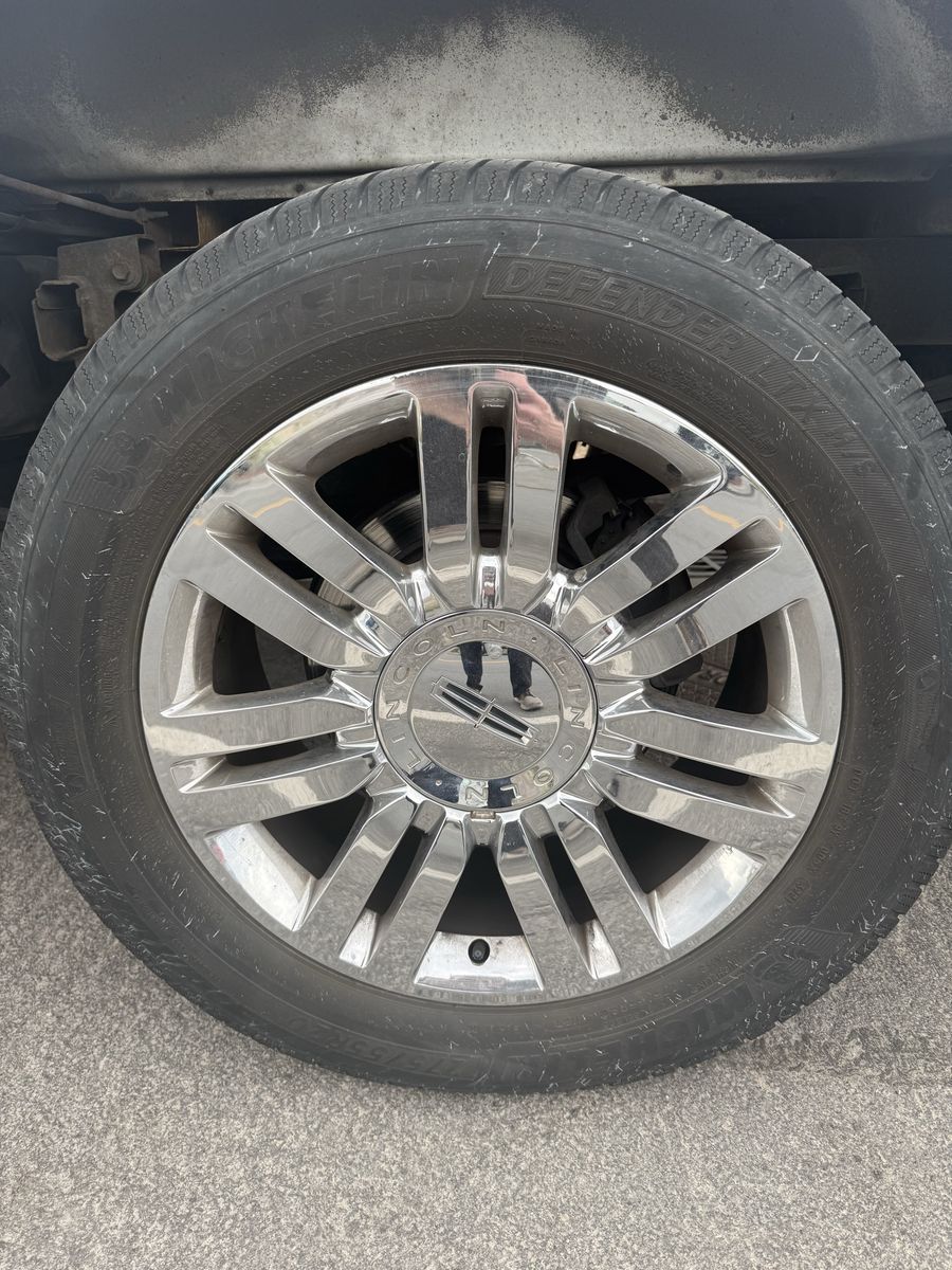 4 20in Lincoln wheels and tires