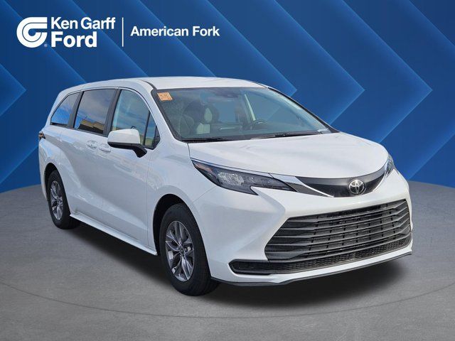2026 Toyota Sienna LE 8-Passenger