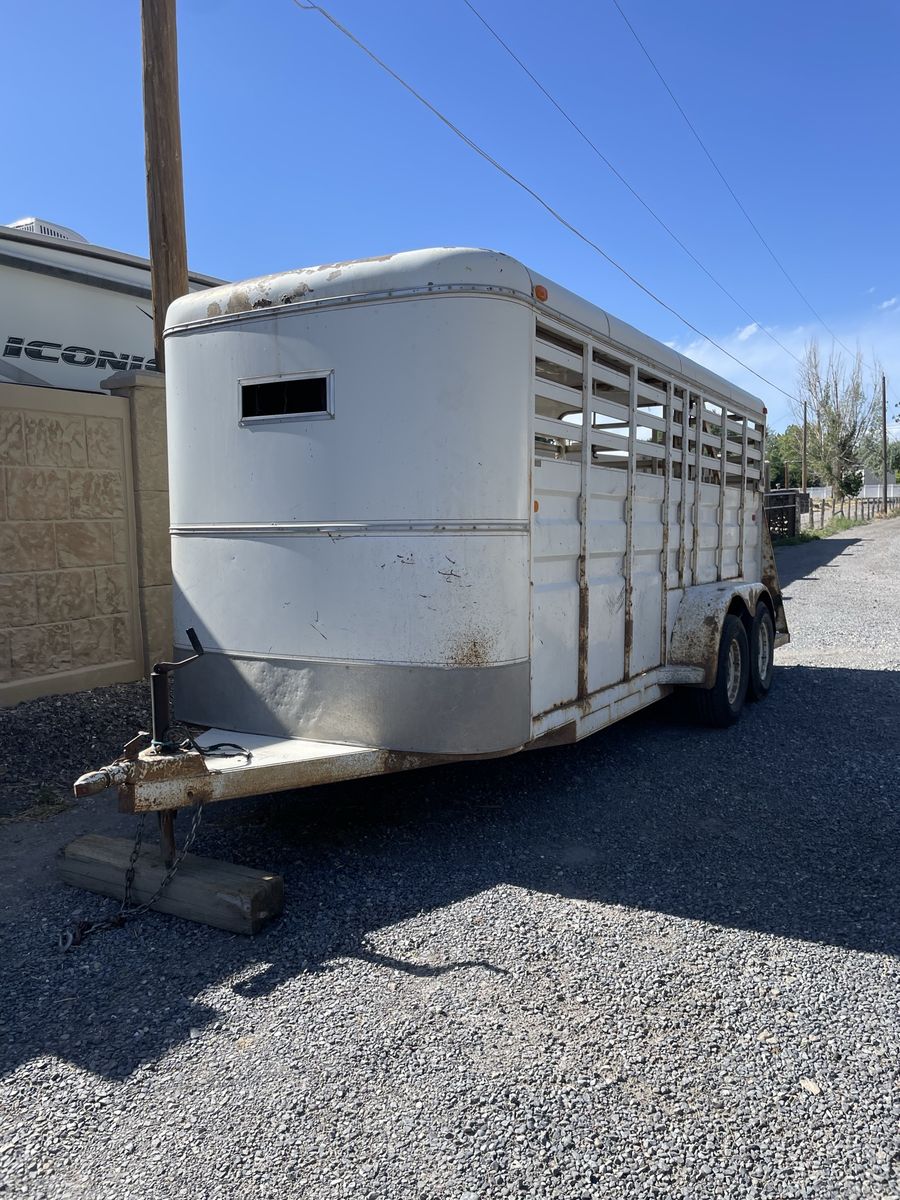4 Horse/stock trailer
